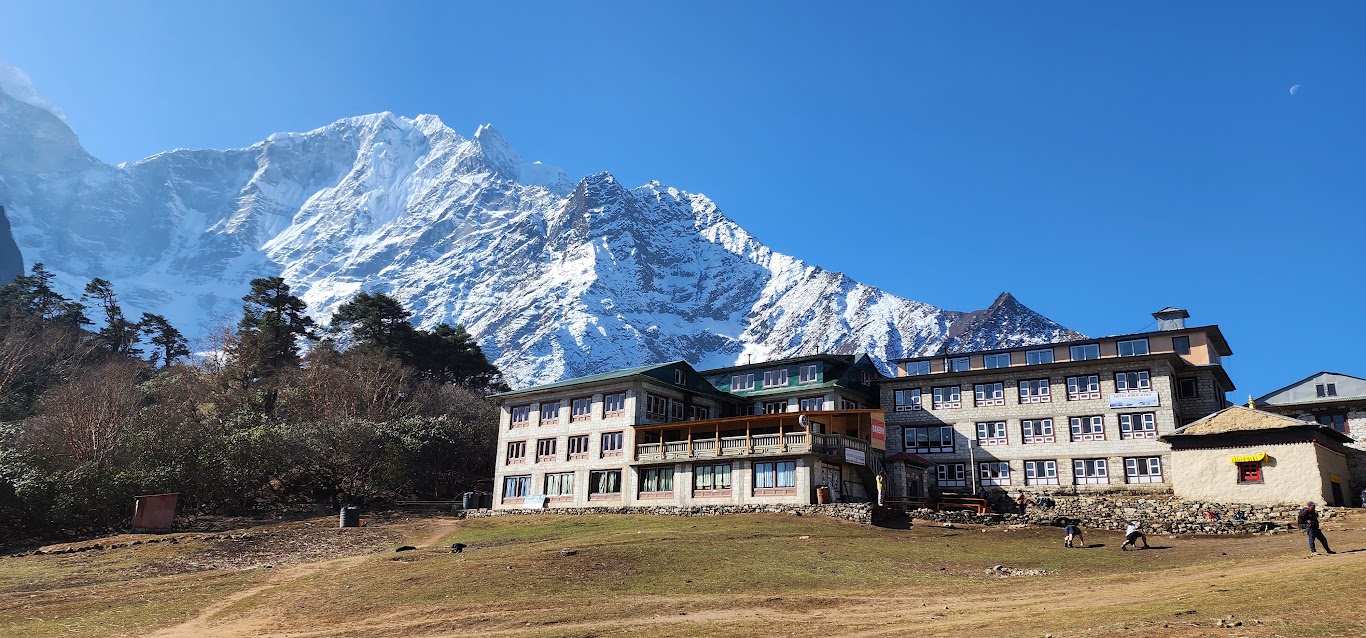 Day 5 : Namche Bazaar – Tengboche (12 690ft), 5-6 hrs